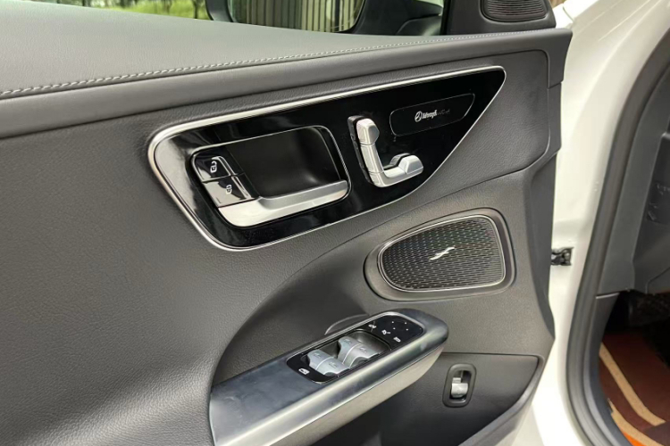 奔驰C级 2023款 C 200 L 运动版中控内饰7006