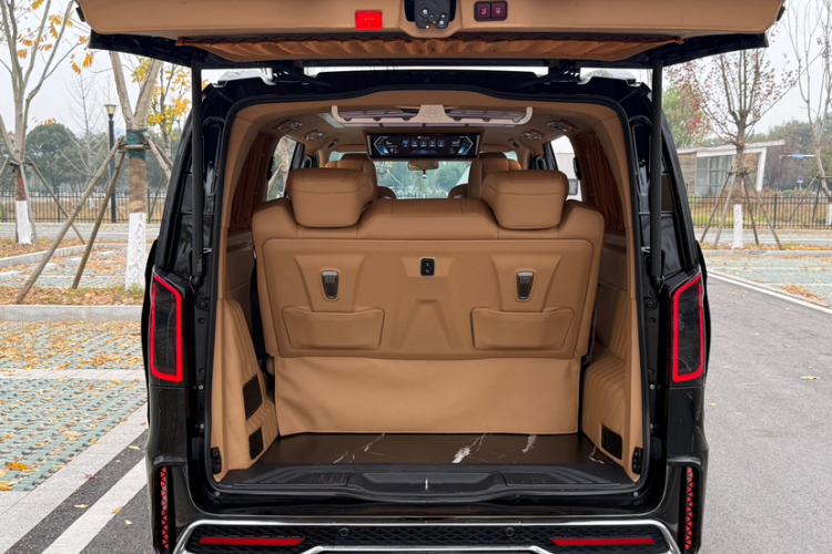 奔驰 威霆 2023款 2.0T 商务版 7座局部细节23