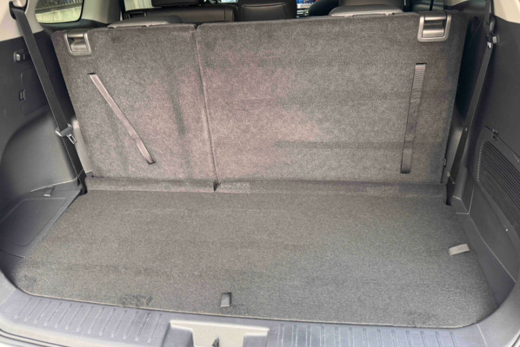 丰田 汉兰达 2022款 双擎 2.5L 两驱尊贵版 7座中控内饰7012