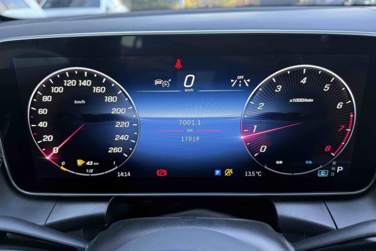 奔驰GLC 2023款 GLC 260 L 4MATIC 动感型 7座中控内饰15