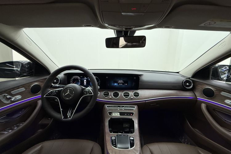 奔驰E级 2023款 改款 E 300 L 时尚型中控内饰7008