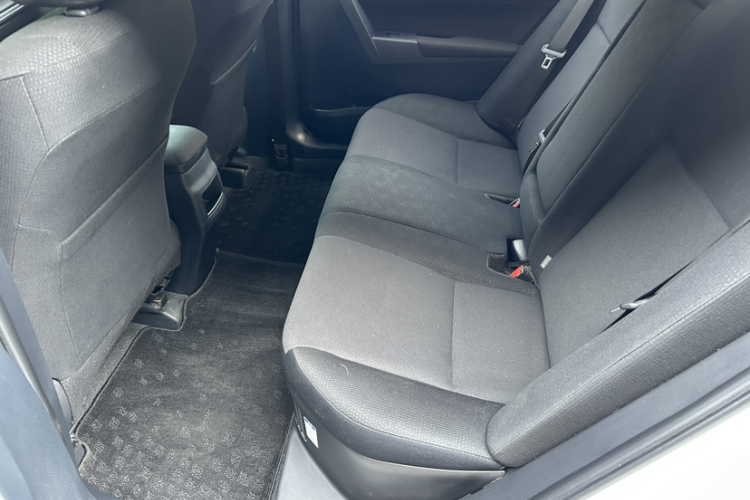 丰田 卡罗拉双擎E+ 2019款 1.8L E-CVT领先版中控内饰7002