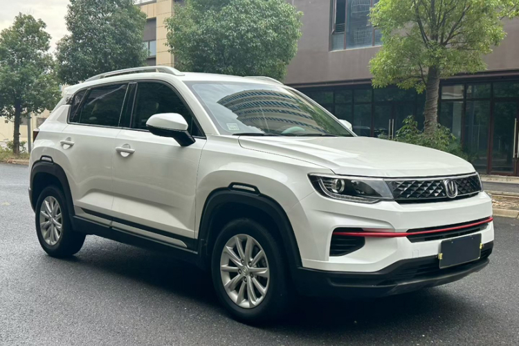 长安CS35PLUS 2021款 荣耀百万版 1.6L CVT精英版车身外观6002