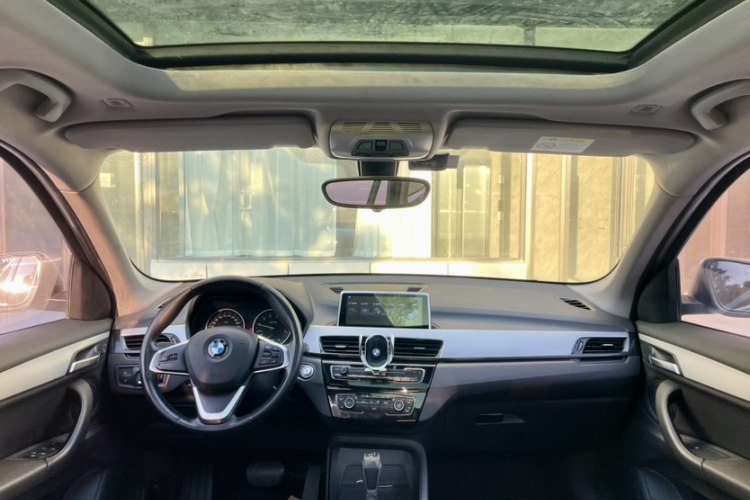 宝马X1 2018款 sDrive18Li 时尚型中控内饰7001