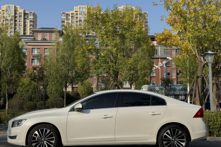 沃尔沃S60 2019款 S60L T5 智远版车身外观6003