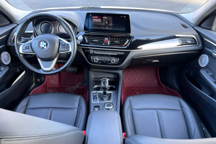 宝马1系 2021款 改款 120i M运动版中控内饰7001