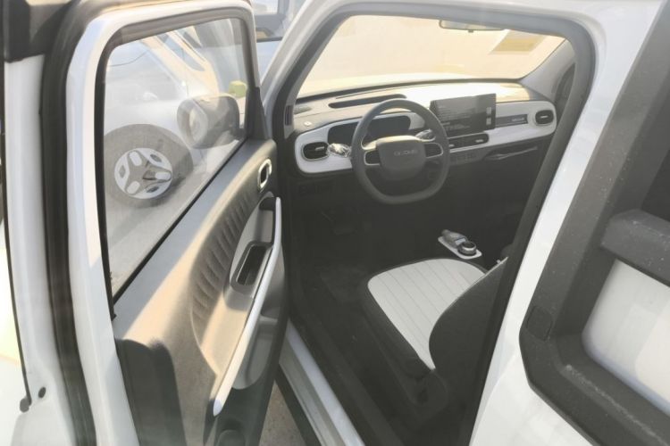 吉利银河 2025款 210km 熊猫骑士中控内饰7003