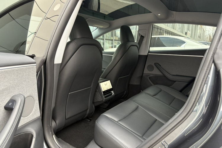 特斯拉 Model 3 2023款 后轮驱动版中控内饰7002