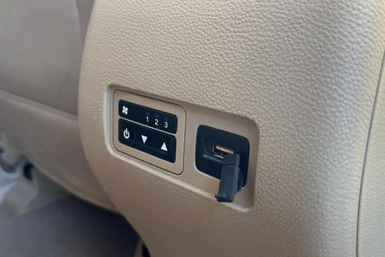 宝骏730 2014款 1.5L 手动舒适型 7座中控内饰7008