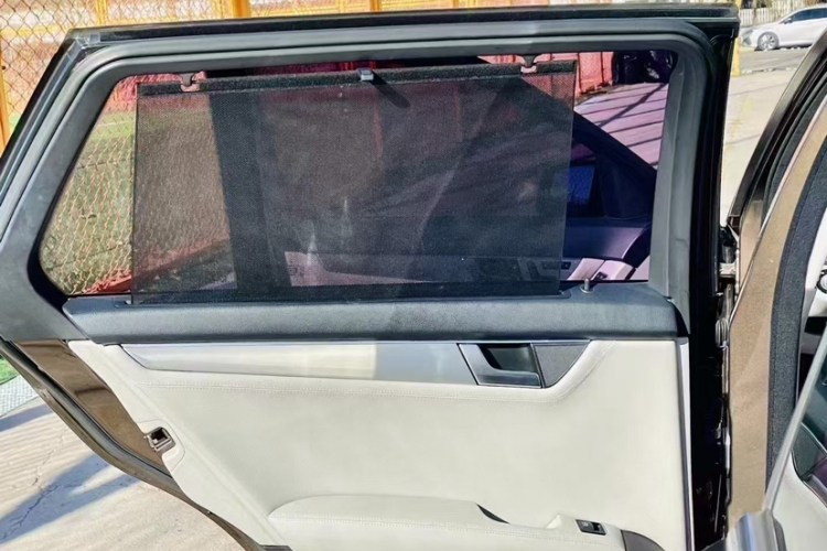 奔驰C级(进口) 2011款 C 200 时尚旅行版局部细节9004