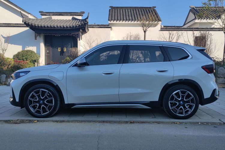 宝马iX1 2023款 xDrive30L X设计套装车身外观6007