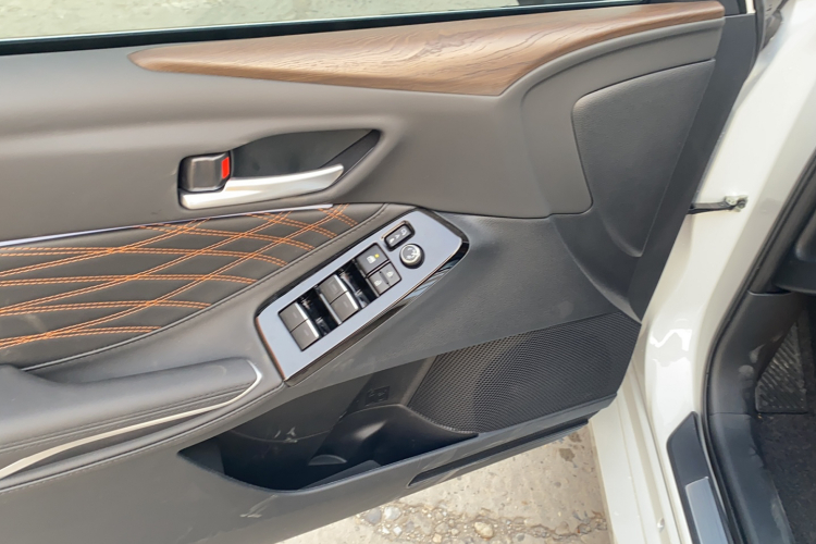 丰田 亚洲龙 2024款 双擎 2.5L XLE尊贵版中控内饰7002