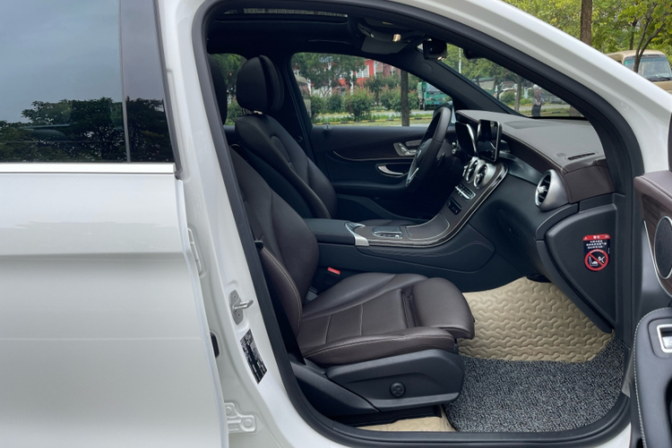 奔驰GLC 2020款 改款 GLC 300 L 4MATIC 动感型中控内饰7010