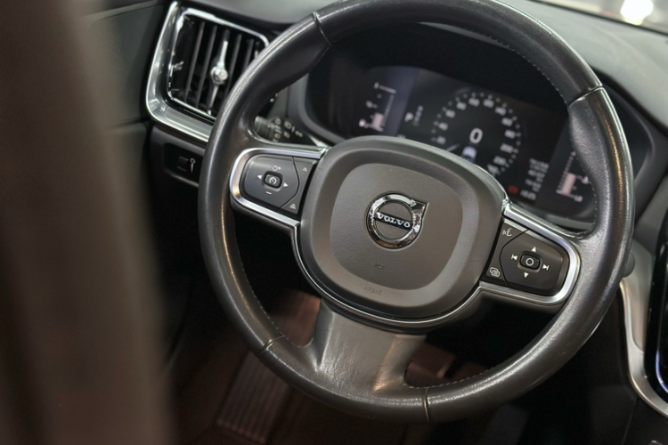 沃尔沃S60 2022款 B4 智逸豪华版中控内饰7012