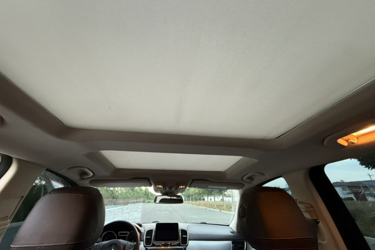 奔驰GLE 2016款 GLE 320 4MATIC 动感型中控内饰7006