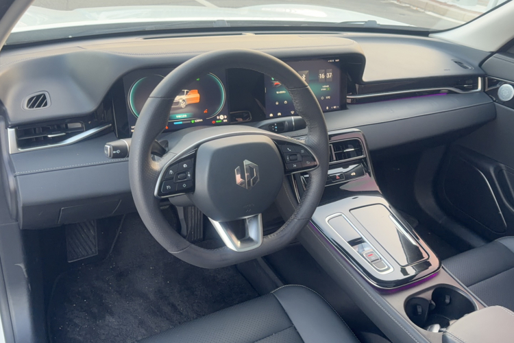 零跑汽车 零跑S01 2019款 380 Pro中控内饰7003