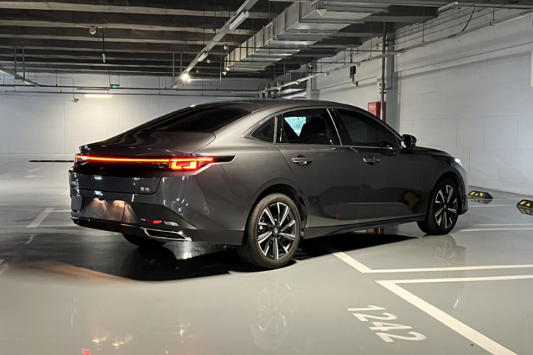 长安 逸动 2025款 蓝鲸 1.5T 500Bar尊贵型车身外观6006