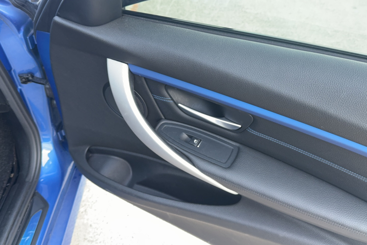 宝马3系 2018款 320i M运动套装局部细节9004