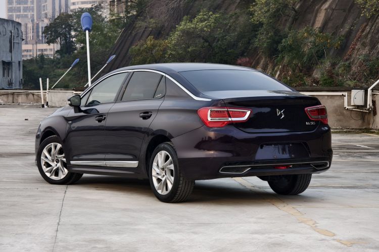 DS 5LS 2016款 1.6T 风尚版THP160车身外观6006