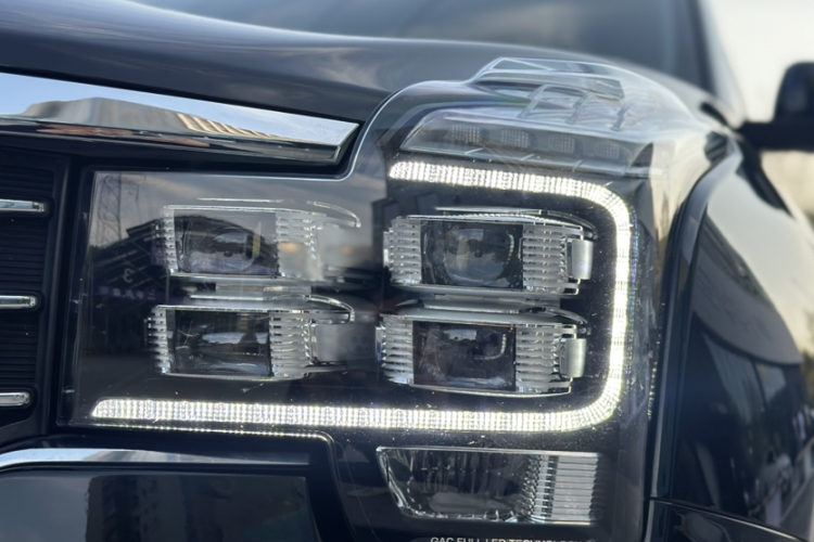 广汽传祺 传祺GS8 2017款 320T 两驱豪华智联版（七座）车身外观6004