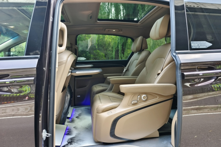 别克GL8 2020款 ES陆尊 653T 旗舰型中控内饰7010