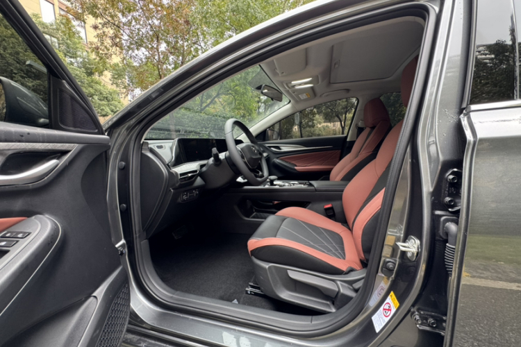 长安 逸动 2024款 PLUS 蓝鲸NE 1.4T GDI DCT高能版局部细节19