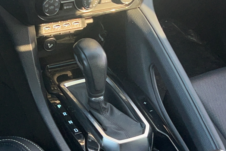 江铃 驭胜S350 2016款 2.0T 自动两驱汽油豪华天窗版7座局部细节18