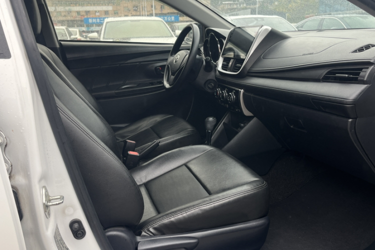 丰田 YARiS L 致炫 2019款 1.5E CVT魅动版 国VI中控内饰7004