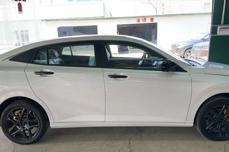 东风风神 奕炫 2023款 马赫版 1.5T 自动追猎骑士版车身外观6002