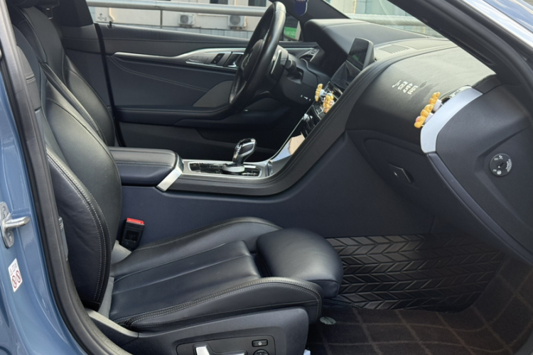 宝马8系 2021款 改款 840i 四门轿跑车 M运动套装中控内饰7005