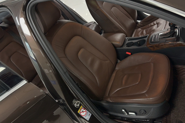 奥迪A4L 2015款 35 TFSI 自动舒适型局部细节41