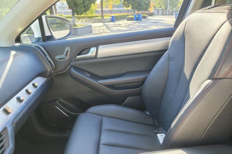 比亚迪 唐新能源 2018款 DM 2.0T 全时四驱智联创睿型 7座 国V局部细节41