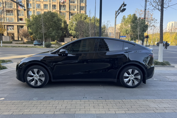 特斯拉 Model Y 2022款 后轮驱动版车身外观6006