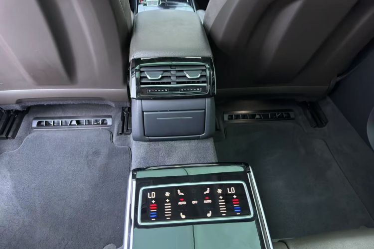 奥迪A8 2018款 A8L 55 TFSI quattro投放版精英型中控内饰7007