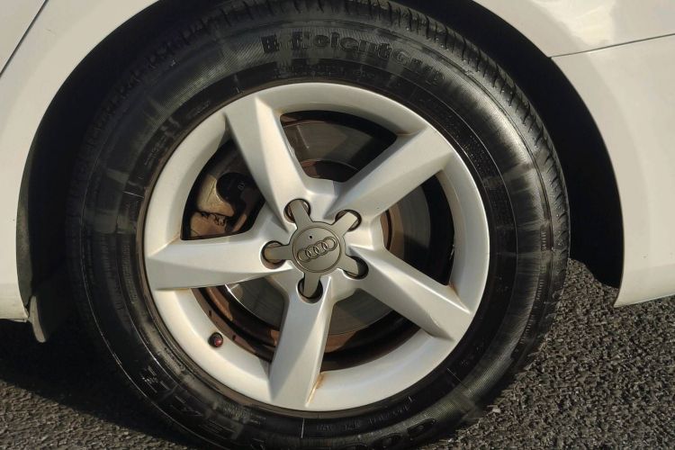 奥迪A4L 2016款 35 TFSI 自动标准型车身外观6008