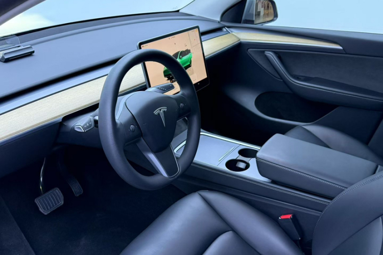 特斯拉 Model Y 2022款 后轮驱动版局部细节13