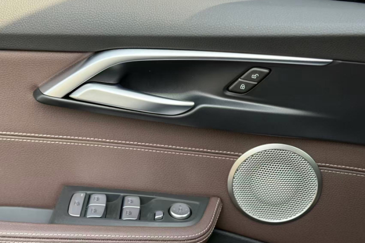 宝马1系 2022款 120i M运动曜夜版中控内饰7008