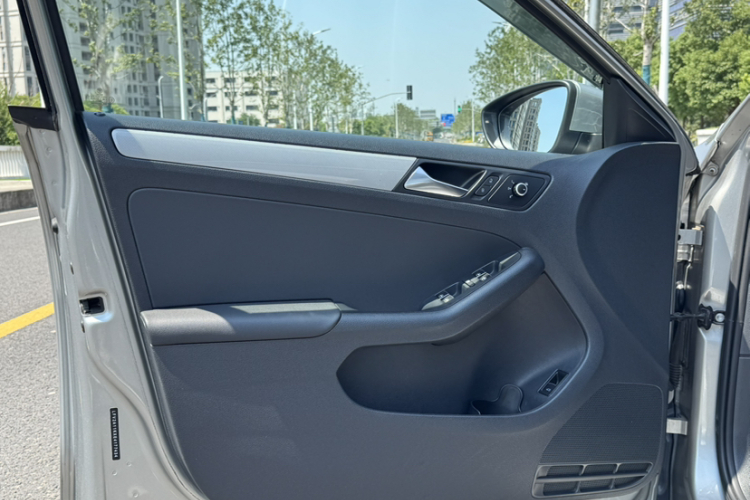 大众 速腾 2014款 改款 1.4TSI 手动豪华型中控内饰7006