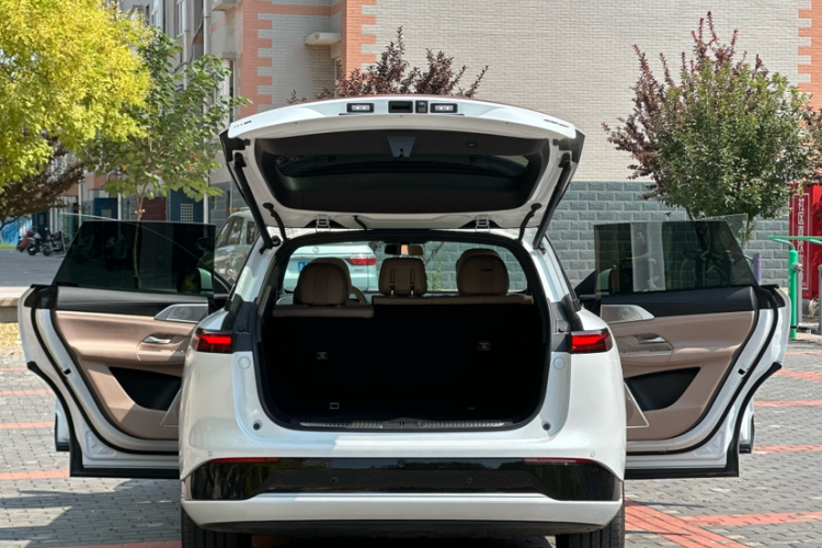 小鹏G9 2025款 625 长续航 Max中控内饰7006