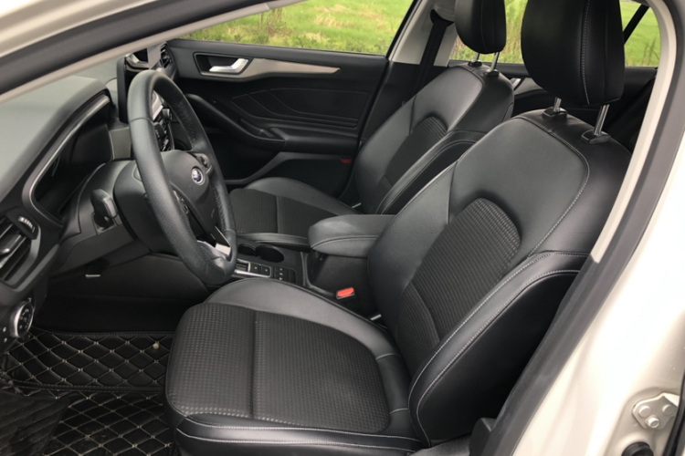 福特 福克斯 2020款 三厢 EcoBoost 180 自动锋潮型中控内饰7005