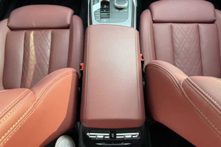 宝马3系 2025款 330Li M运动曜夜套装中控内饰7006