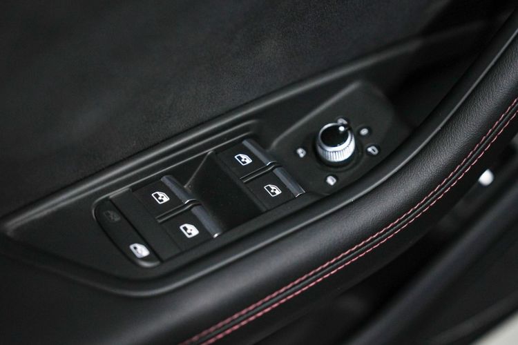 奥迪S5 2022款 S5 3.0T Sportback中控内饰7001