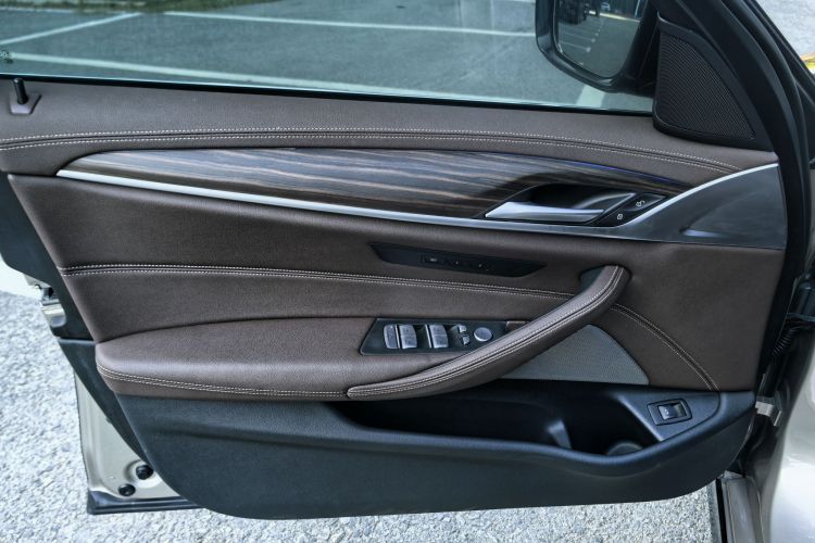 宝马5系 2021款 改款 530Li 领先型 豪华套装中控内饰7010