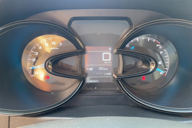 东风风神AX7 2015款 2.0L 手动智逸型中控内饰15