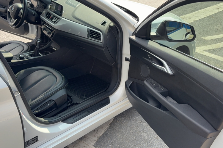 宝马1系 2017款 118i 时尚型中控内饰7004