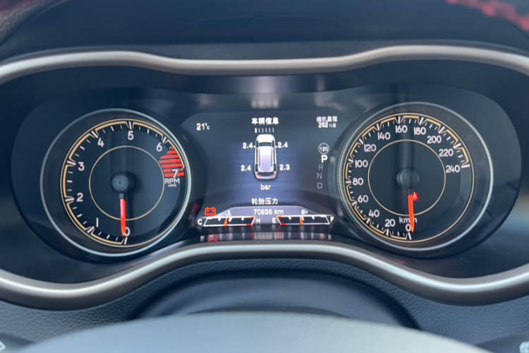 Jeep 自由光 2017款 2.0L 优越版中控内饰15