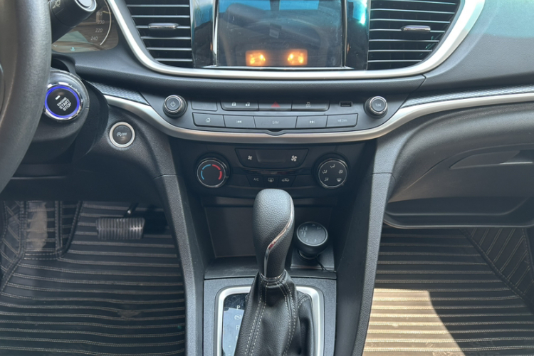 别克 英朗 2021款 改款 典范 1.5L 自动精英型中控内饰7005