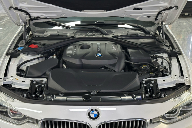 宝马3系 2019款 320Li 时尚型中控内饰7005