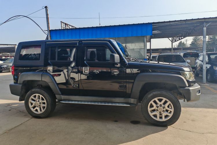 北京BJ40 2016款 40L 2.0T 手动四驱尊贵版车身外观6005