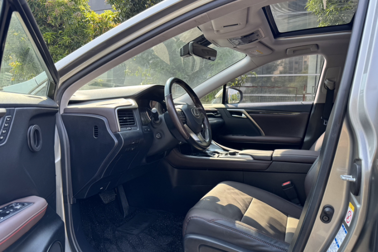 雷克萨斯RX 2016款 300 四驱典雅版 国V中控内饰7005